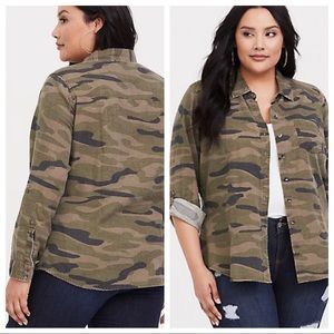 torrid TAYLOR Camo Button Down Top Relaxed Fit 3X